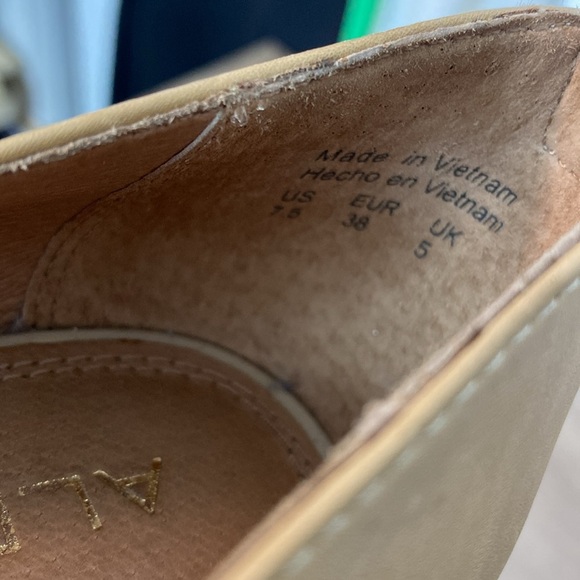 Aldo Beige Tan Leather Closed Toe Heels - US 7.5 - Picture 6 of 6